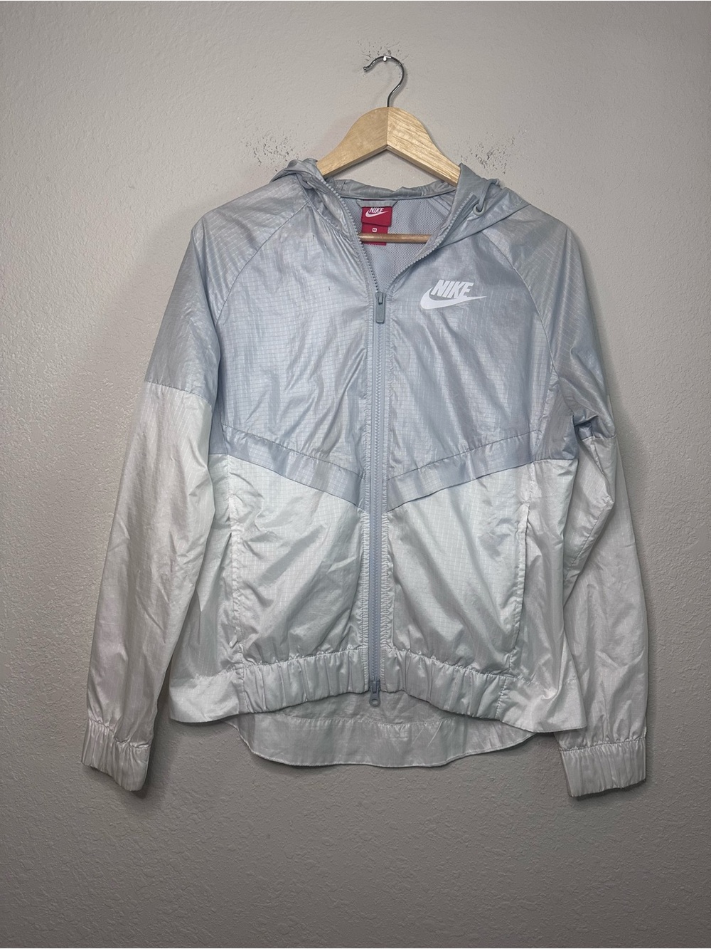 Nike Women’s Light Silver/White Hooded Windbreaker Jacket Size Medium